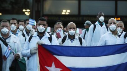MÉDICOS CUBANOS