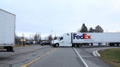 fEDEX CAMIONES VACUNAS