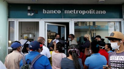 Bancos y Tiendas se estarían negando a recibir el CUC