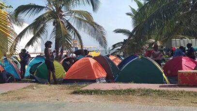 Cientos de migrantes cubanos llevan casi un mes varados