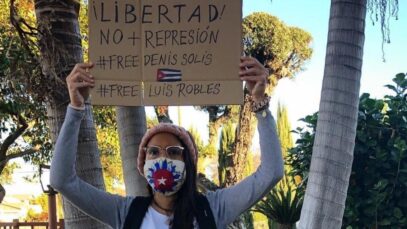 Cuba Regimen niega fianza al joven detenido por protestar con un cartel
