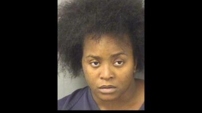 Mujer acusada de abandonar a tres niños en Florida