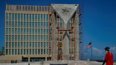 Bandera gigante de concreto