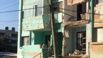 En-horas-de-la-madrugada-se-derrumban-los-balcones-de-un-edificio-en-Miramar