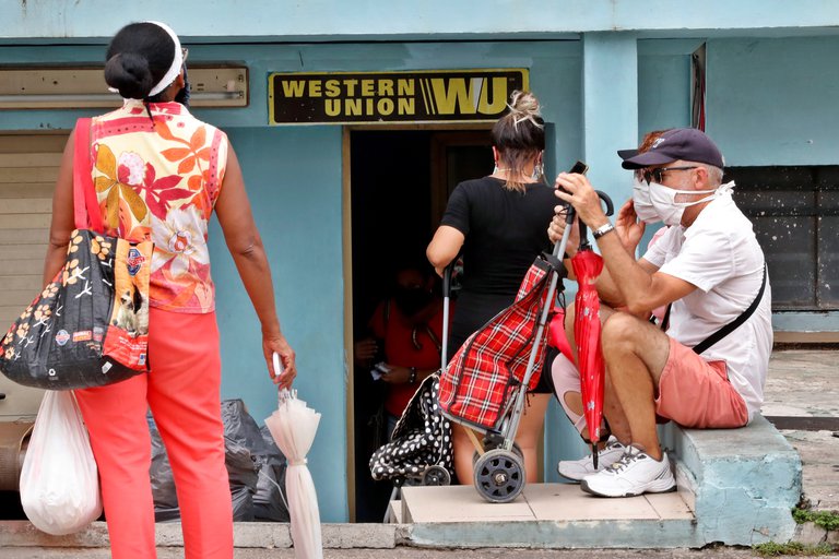 Remesas en Cuba son sepultadas como vía inversión