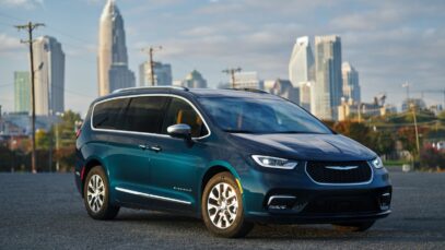 2021 Chrysler Pacifica Pinnacle Hybrid, shown in Fathom Blue. Fa