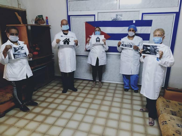 Médico cubano se lamenta en Argelia
