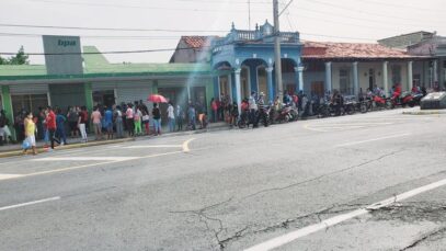 bancos-cuba-colas – foto daguito valdés