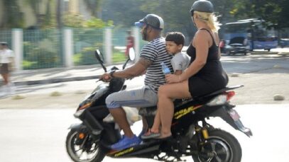 motos-transporte-pasajeros – foto cubanos por el mundo