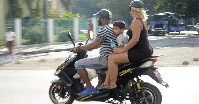 Motos pueden transportar pasajeros de nuevo en Santiago de Cuba