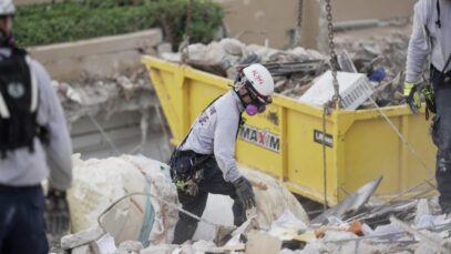 Afectados-por-el-derrumbe-de-Surfside-recibiran-compensacion-inicial-de-150-millones-de-dolares-1024×683