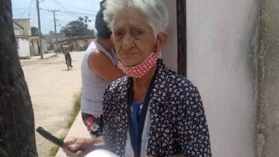 abuela-que-se-une-a-las-protestas-en-Cuba