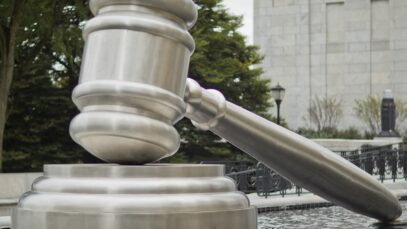 gavel-statue-2771088_1920